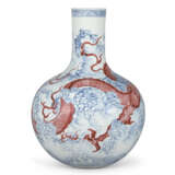 A MAGNIFICENT FINE AND EXTREMELY RARE UNDERGLAZE-BLUE AND COPPER-RED-DECORATED ‘DRAGON’ TIANQIUPING - photo 3
