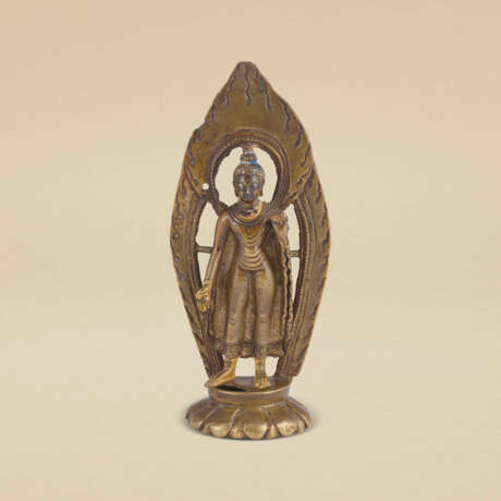 A SILVER AND COPPER INLAID BRONZE FIGURE OF BUDDHA SHAKYAMUNI - фото 1