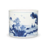 A BLUE AND WHITE `LANDSCAPE` BRUSH POT - Foto 4