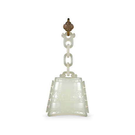 A WHITE JADE ARCHAISTIC BELL - Foto 1
