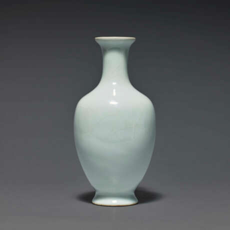 A RARE RU-TYPE GLAZED VASE - фото 1