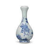 A BLUE AND WHITE ‘SHOULAO’ ‘GARLIC-MOUTH’ VASE - фото 1