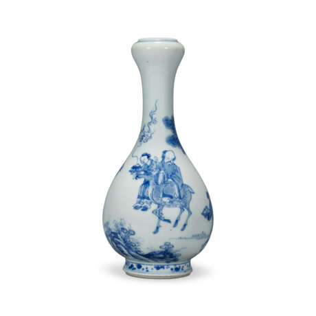 A BLUE AND WHITE ‘SHOULAO’ ‘GARLIC-MOUTH’ VASE - фото 1