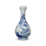 A BLUE AND WHITE ‘SHOULAO’ ‘GARLIC-MOUTH’ VASE - photo 2