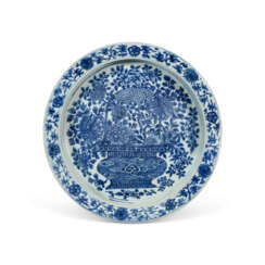 A RARE LARGE BLUE AND WHITE ‘FLOWER BASKET’ BASIN