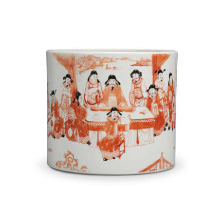 AN IRON-RED DECORATED `SCHOLARS` BRUSH POT - Foto 1