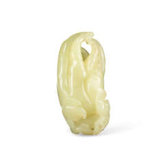 A SMALL YELLOW JADE CARVING OF A FINGER CITRON