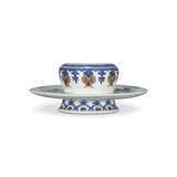 A FINE AND RARE UNDERGLAZE-BLUE AND COPPER-RED-DECORATED ‘POMEGRANATE AND FLOWER’ CUP STAND - фото 1