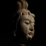 A CARVED WOOD HEAD OF BODHISATTVA - photo 2