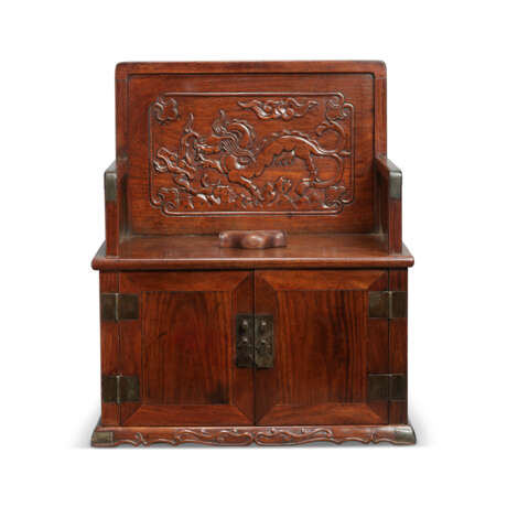 A RARE HUANGHUALI DRESSING CASE WITH MIRROR STAND - фото 1
