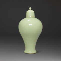 A VERY RARE EARLY-MING LONGQUAN CELADON MEIPING