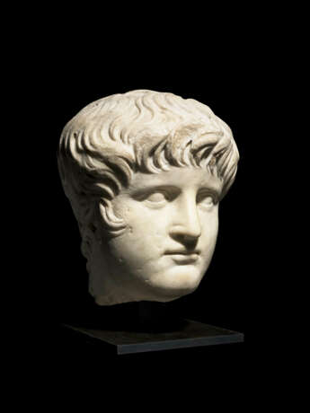 A ROMAN MARBLE PORTRAIT HEAD OF THE EMPEROR NERO - Foto 3