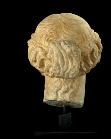 A ROMAN MARBLE HEAD OF A GODDESS - фото 4