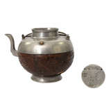 Teekanne aus Zinn und Kokosnuss. CHINA, 1. Hälfte 20. Jahrhundert. - Foto 2