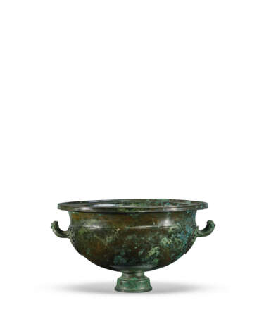 A GREEK BRONZE BASIN - фото 1