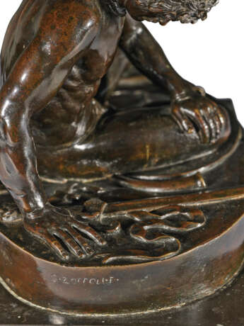 A PATINATED-BRONZE FIGURE OF THE DYING GAUL - Foto 7