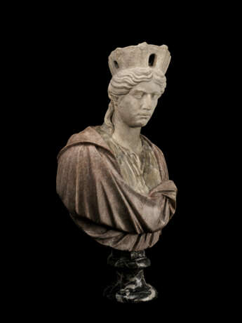 A ROMAN MARBLE HEAD OF CYBELE OR TYCHE - Foto 2