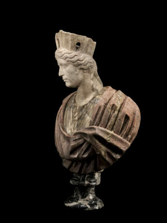 A ROMAN MARBLE HEAD OF CYBELE OR TYCHE - фото 3