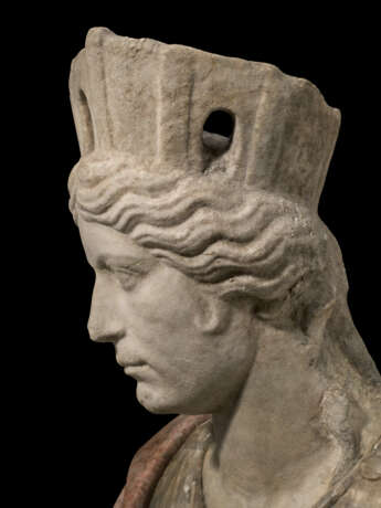 A ROMAN MARBLE HEAD OF CYBELE OR TYCHE - фото 5