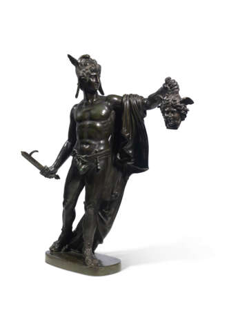 A Bronze Figure of Perseus Holding the Severed Head of Medusa - Foto 2