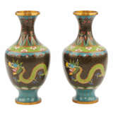 Paar Cloisonné Vasen. CHINA, 1. Hälfte 20. Jahrhundert. - photo 2