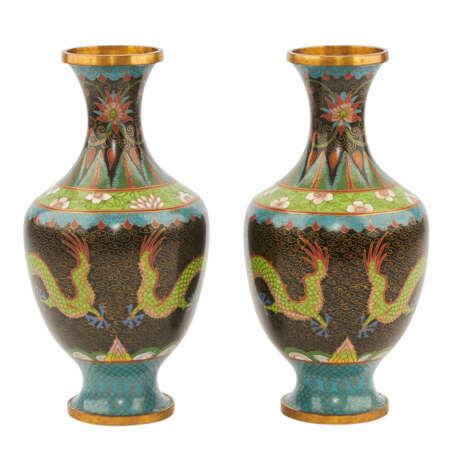 Paar Cloisonné Vasen. CHINA, 1. Hälfte 20. Jahrhundert. - photo 3