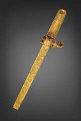 A EUROPEAN GOLD AND JEWEL-MOUNTED SCABBARD AND HANDLE