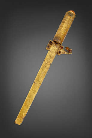 A EUROPEAN GOLD AND JEWEL-MOUNTED SCABBARD AND HANDLE - Foto 1