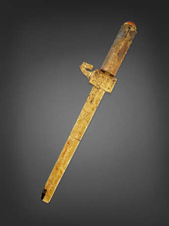 A EUROPEAN GOLD AND JEWEL-MOUNTED SCABBARD AND HANDLE - фото 2