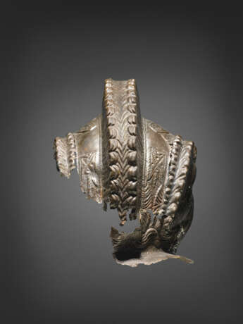 A ROMAN SHEET BRASS SKULL SECTION OF A CAVALRY HELMET - фото 3
