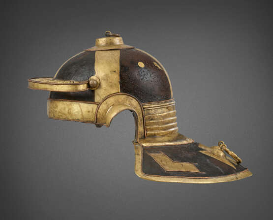 AN IMPORTANT ROMAN IRON, BRASS AND COPPER HELMET FOR JULIUS MANSUETUS, together with A DOLABRA - photo 5