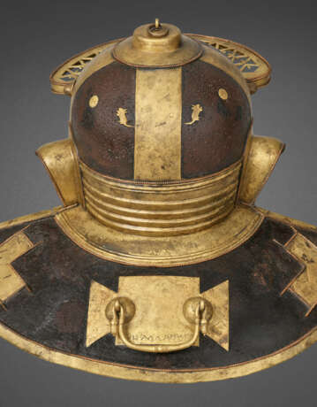 AN IMPORTANT ROMAN IRON, BRASS AND COPPER HELMET FOR JULIUS MANSUETUS, together with A DOLABRA - photo 7