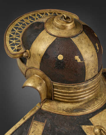 AN IMPORTANT ROMAN IRON, BRASS AND COPPER HELMET FOR JULIUS MANSUETUS, together with A DOLABRA - photo 13