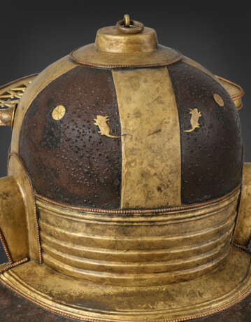 AN IMPORTANT ROMAN IRON, BRASS AND COPPER HELMET FOR JULIUS MANSUETUS, together with A DOLABRA - photo 14