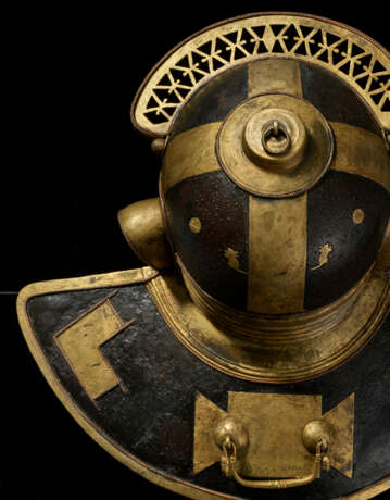 AN IMPORTANT ROMAN IRON, BRASS AND COPPER HELMET FOR JULIUS MANSUETUS, together with A DOLABRA - photo 24