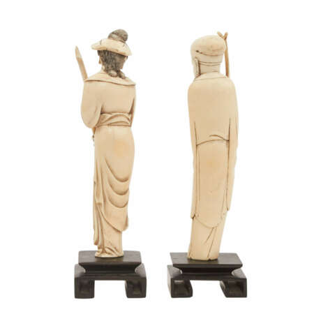 Zwei Statuetten aus Elfenbein. CHINA, 1900-1945. - фото 5