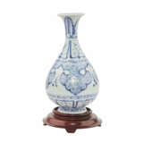 Blau-weisse Vase. CHINA, um 1900 - photo 1