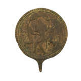 Reliefplatte in Form eines Spiegels. LURESTAN, 10. Jahrhundertv.C.. - photo 1