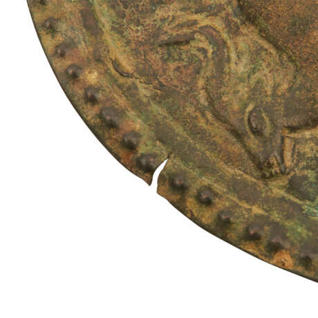 Reliefplatte in Form eines Spiegels. LURESTAN, 10. Jahrhundertv.C.. - фото 3