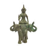 Skulptur des Gottes Indra mit Airavata aus Metall. THAILAND, 20. Jahrhundert. - Foto 5