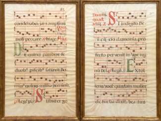 2 kolorierte, beidseitig bedruckte Notenblätter auf Pergament um 1500, Altersspuren, an den Rändern knickfaltig, je 60x36,5 cm, hinter Glas und Rahmen