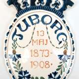 Brauerei-Wandteller "Tuborg 13 Mai 1873-1908", Fayence, polychrom bemalt, H. 23,5 cm - photo 1