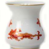 Kleine Meissen-Vase, Balusterform, Reicher Drache korallenrot, goldschattiert, mit Goldrand, 1. Wahl , H. 6,5 cm - photo 1