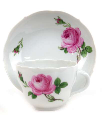 Meißen-Kaffeetasse mit UT, Rote Rose, Neuer Ausschnitt, 1. Wahl - photo 1