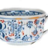 Tasse, Rauenstein 19. Jh., blau-roter Floral- und Vogeldekor, gold staffiert, berieben - Foto 1