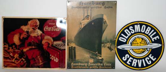 3 Werbeschilder, dabei 1 Blechschild "Hamburg-Deutschlands größter Hafen", 41x29 cm, 1 Blechschild "Cola-Weihnachtsmann", 31x38,5 cm und 1 Emaille Schild "Oldsmobile Service", rund, Dm. 30 cm, jeweils min. Kratzer und … - photo 1