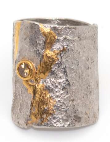Ring, Platin 950 und 585er GG, mit Goldtopas in Zargenfassung, moderne Juwelierarbeit, Unikat, ges. ca. 21,4 g, Kopf-L. 2,5 cm, RG 57 - фото 1