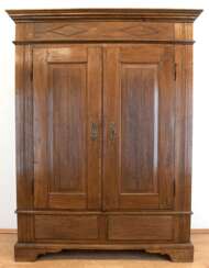Louis-Seize-Schrank, um 1800, massiv Eiche, nicht zerlegbar, 2 Türen mit Rillenprofil, innen Kleiderhaken, 200x150x59 cm