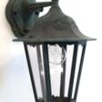 Wandlampe, Metall dunkelgrün gefaßt, 1-flammig, Laternenkopf mit 6 Kunststoffscheiben, 44x22x31 cm - Auktionsarchiv