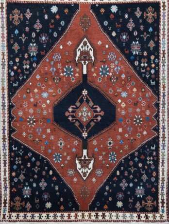 Afschari, Persien, Wolle auf Wolle, rotgrundig mit zentralem Muster, 1 Fleck, guter Zustand, 150x105 cm - Foto 1